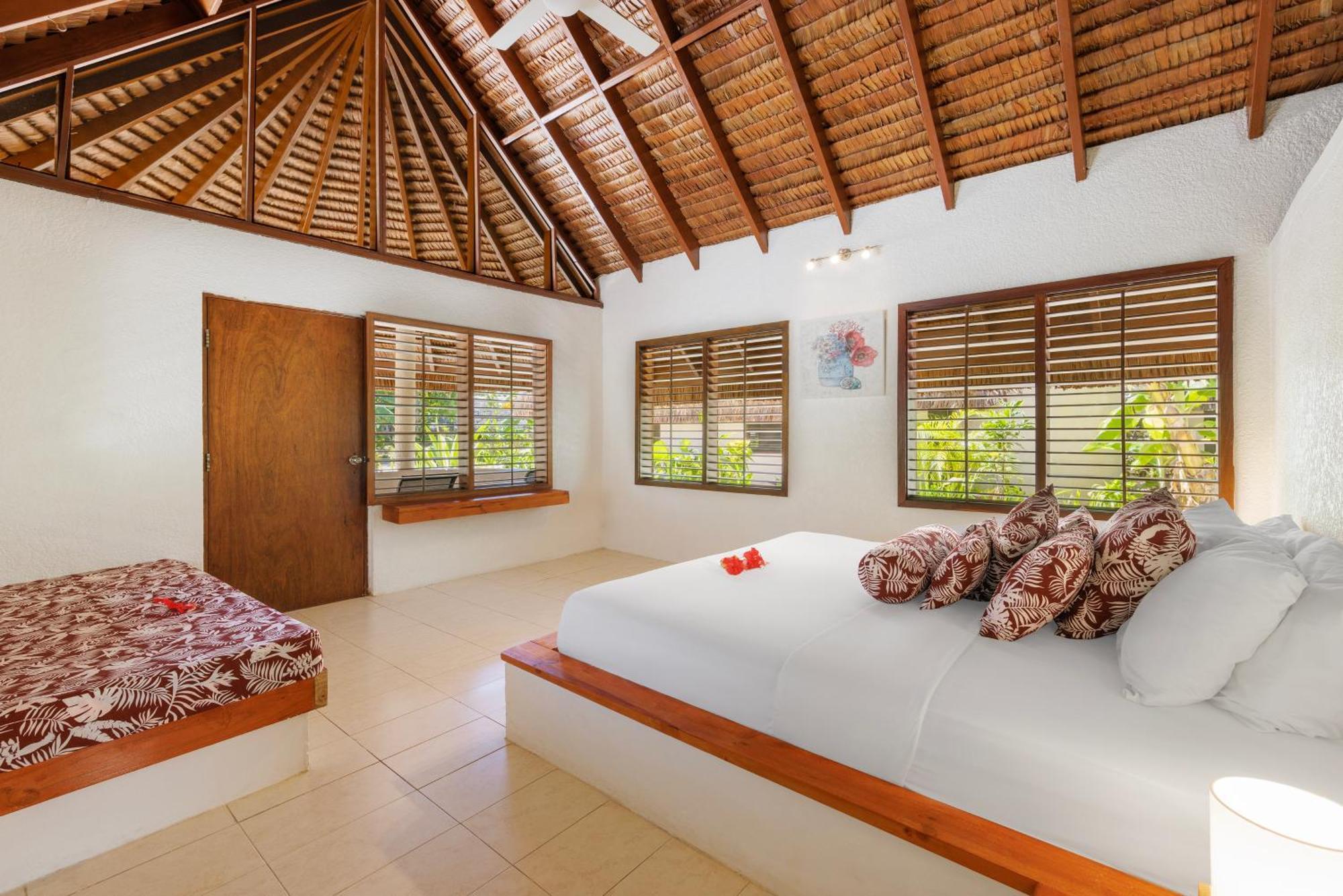 Breakas Beach Resort (Adults Only) Port Vila Exterior foto