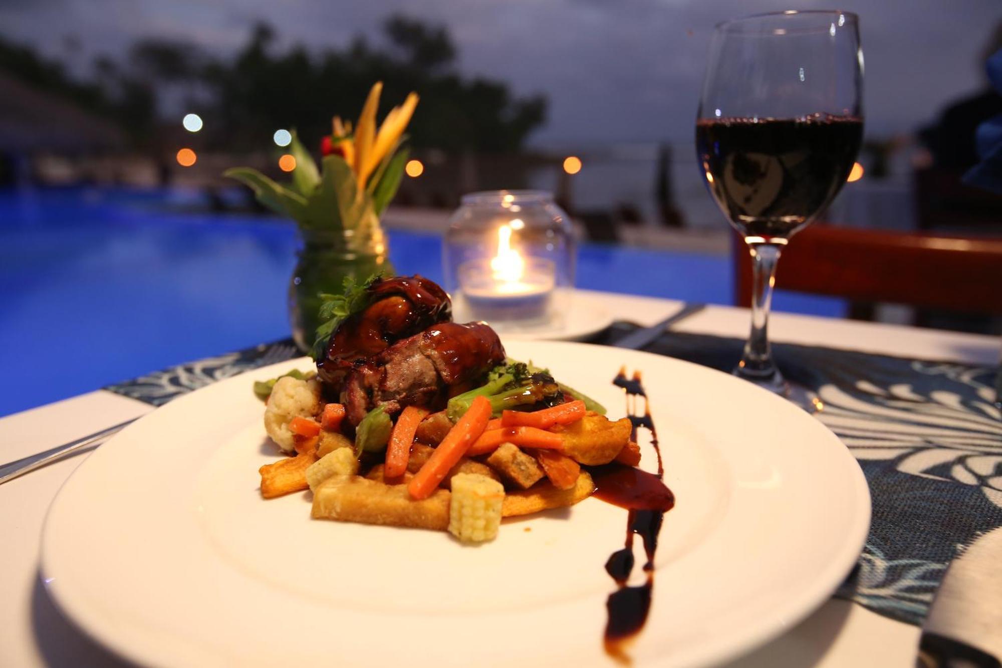 Breakas Beach Resort (Adults Only) Port Vila Exterior foto