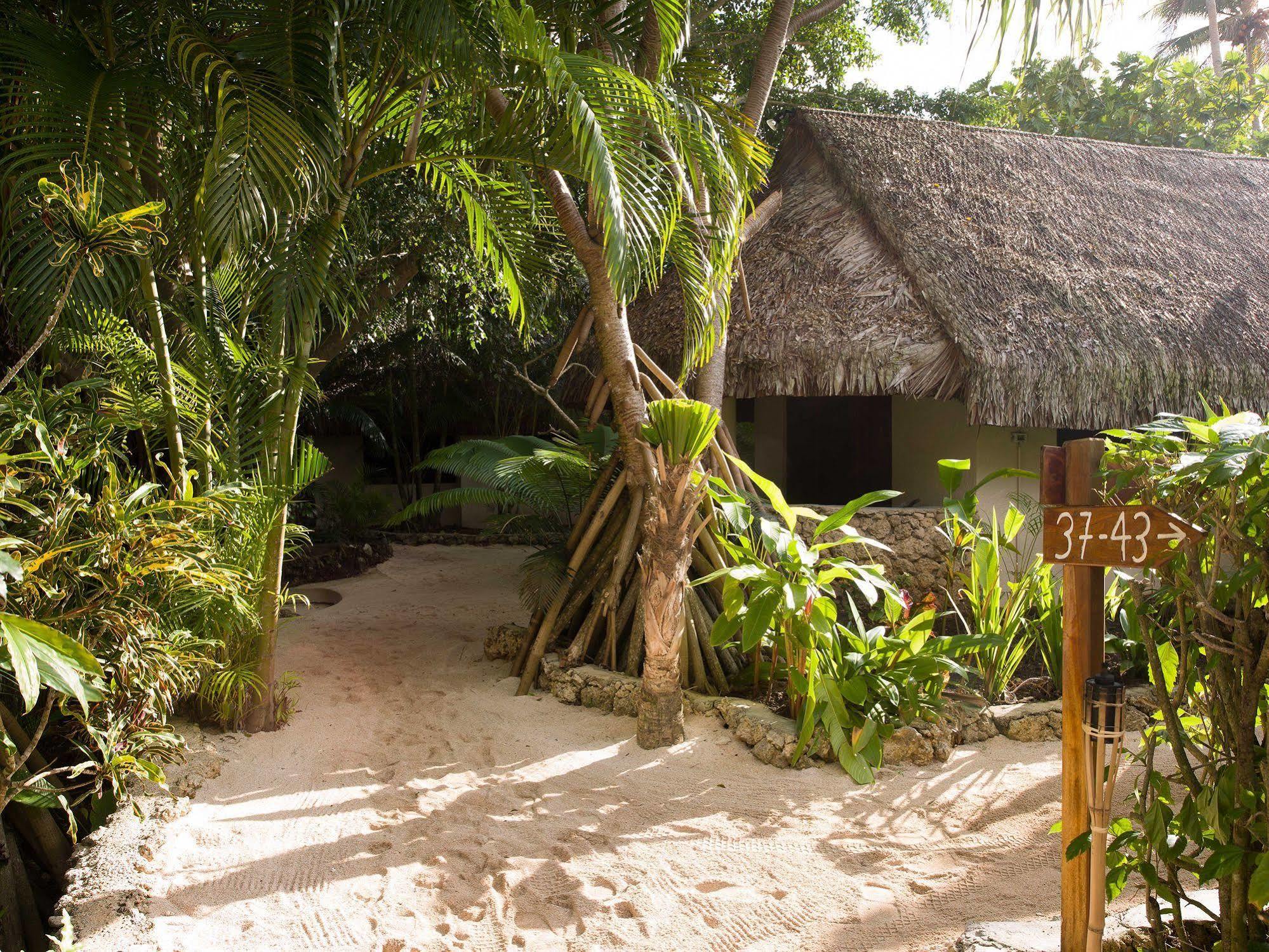 Breakas Beach Resort (Adults Only) Port Vila Exterior foto