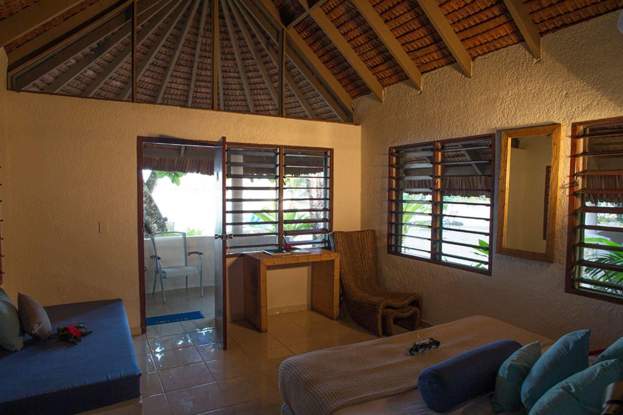 Breakas Beach Resort (Adults Only) Port Vila Exterior foto