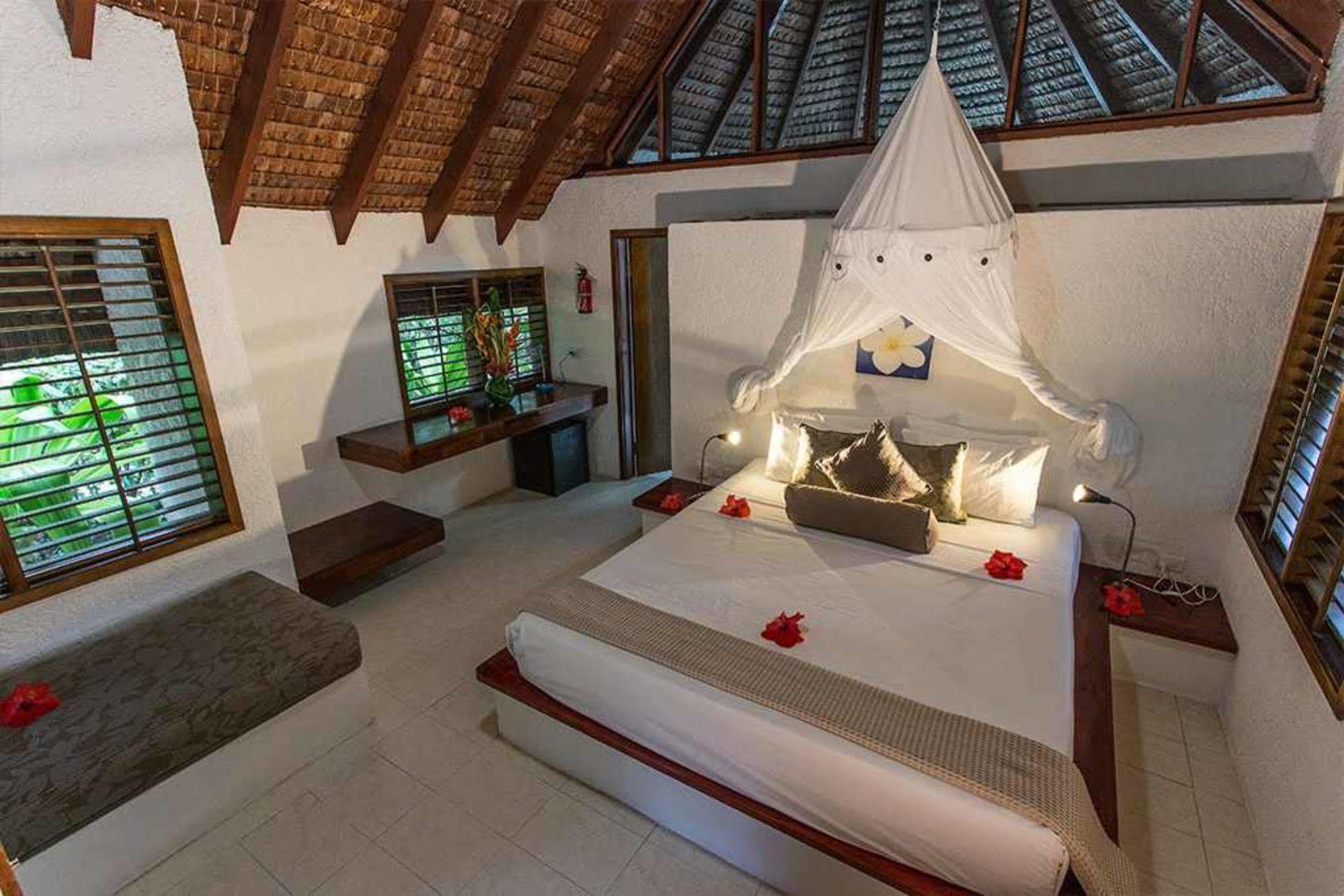 Breakas Beach Resort (Adults Only) Port Vila Exterior foto