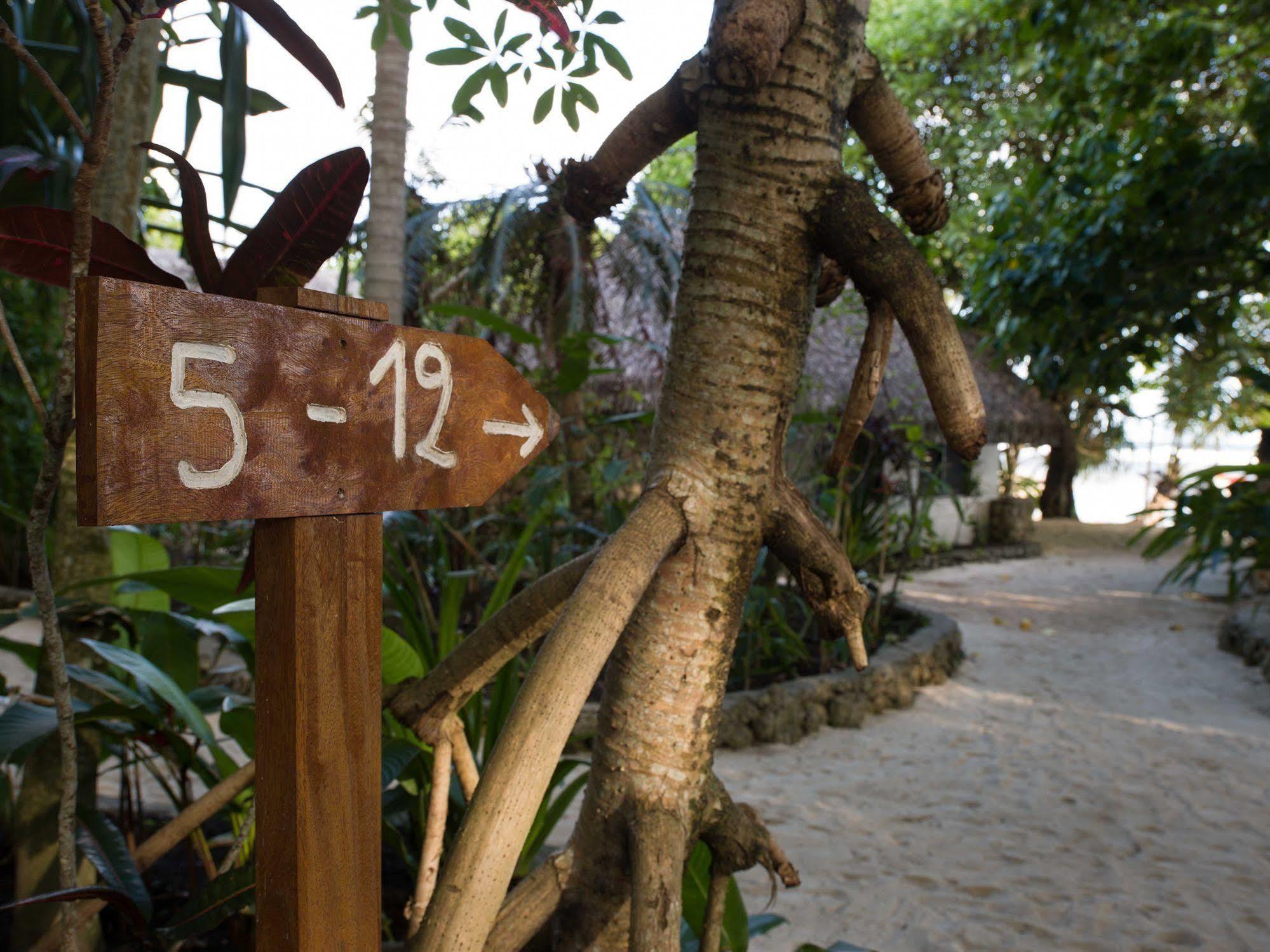 Breakas Beach Resort (Adults Only) Port Vila Exterior foto